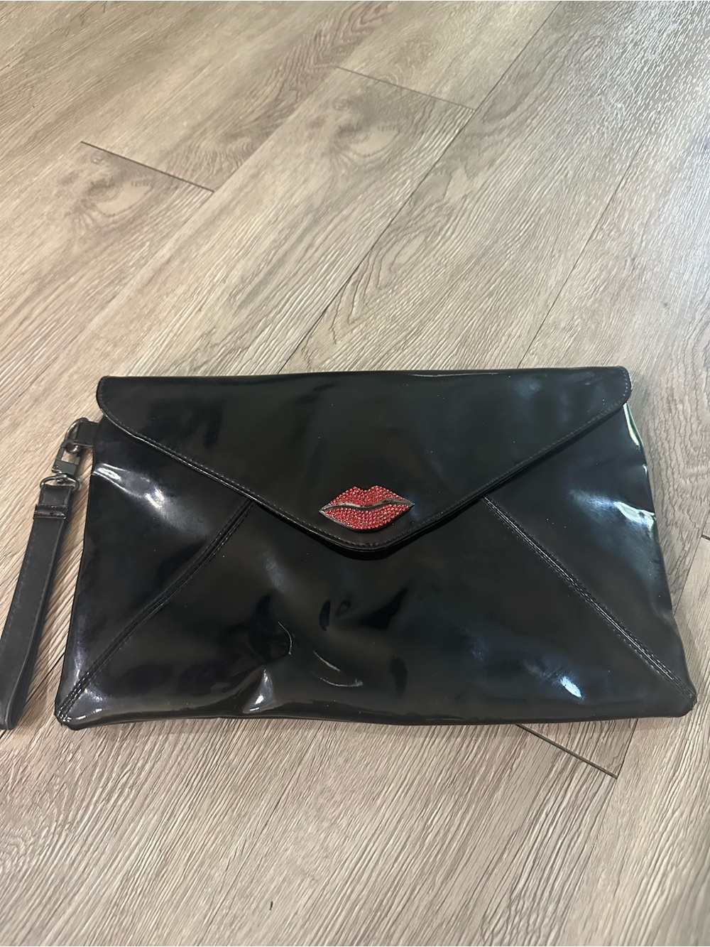 Kirna Zabete Large Clutch Wristlet Black Patent Red Rhinestone Kiss Lips Bag